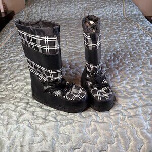 Coldfront Moon Boots Women's sz 4